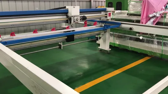 Computergesteuerte Stick- und Quiltmaschine