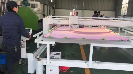 Kompakte computergesteuerte Stick- und Quiltmaschine